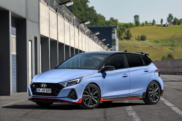 Nový Hyundai i20 N-farba Performance Blue a strecha v čiernej farbe Phantom Black.