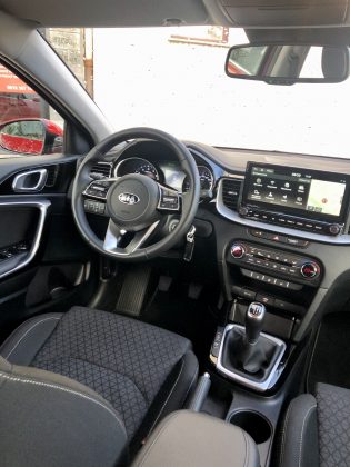 Kia Ceed 1.0T-GDi, prístrojový panel