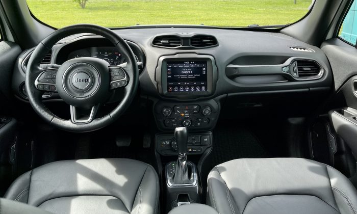 Jeep Renegade 4xe interier (1)