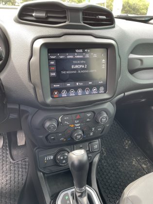 Jeep Renegade 4xe interier (2)