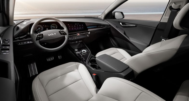 Kia-Niro (2023)-interier-1-